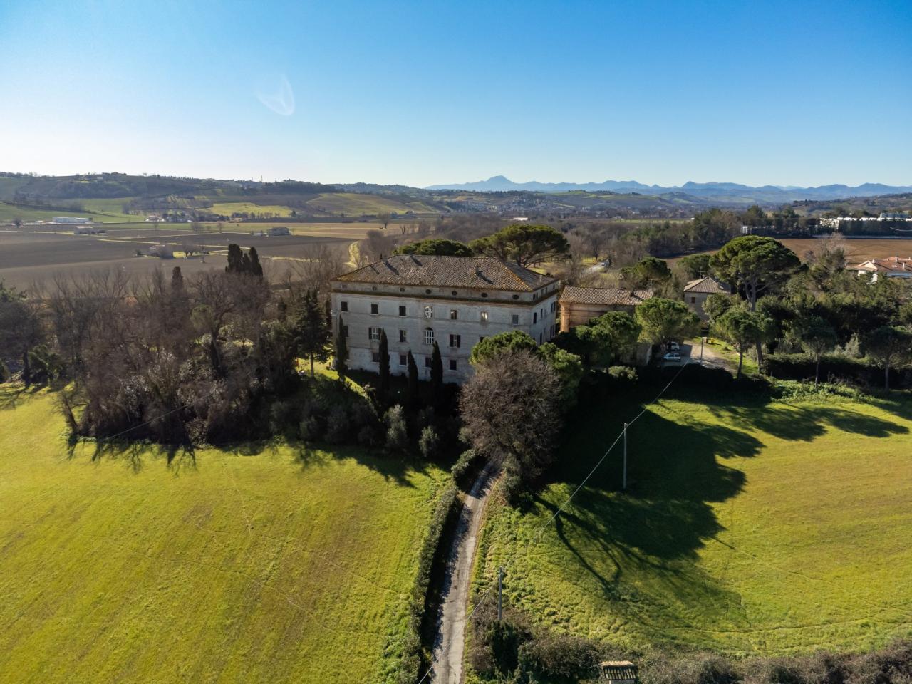 Palazzo Antonelli Castracane Augusti Martines dalle 100 finestre 1